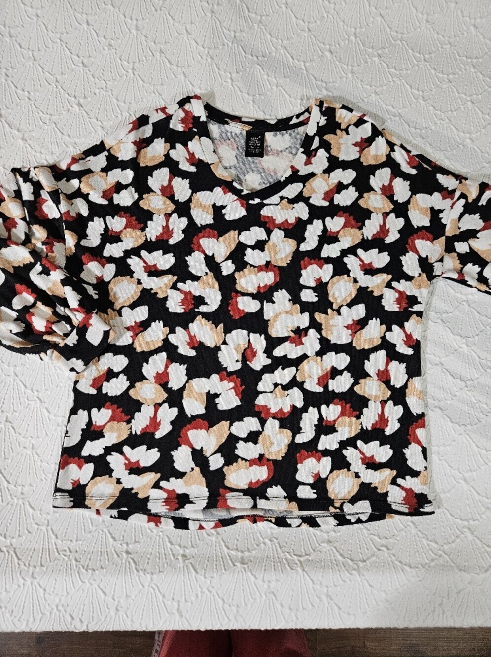 Lildy Women’s Floral Print 3/4 Sleeve Top - Black with Red & CreamAccents Sz S-M